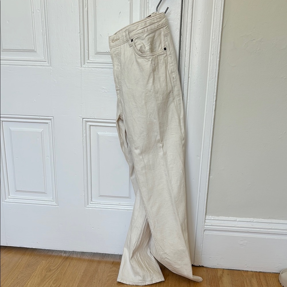 Cream loose cut  jeans Zara